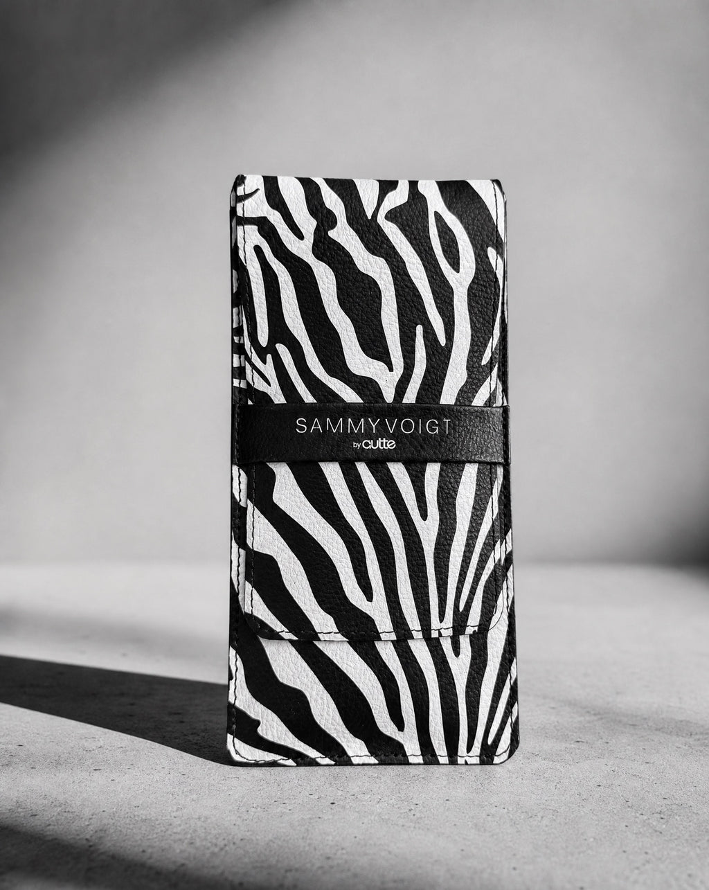pouch  in zebra print that comes with set of 5 make up brushes